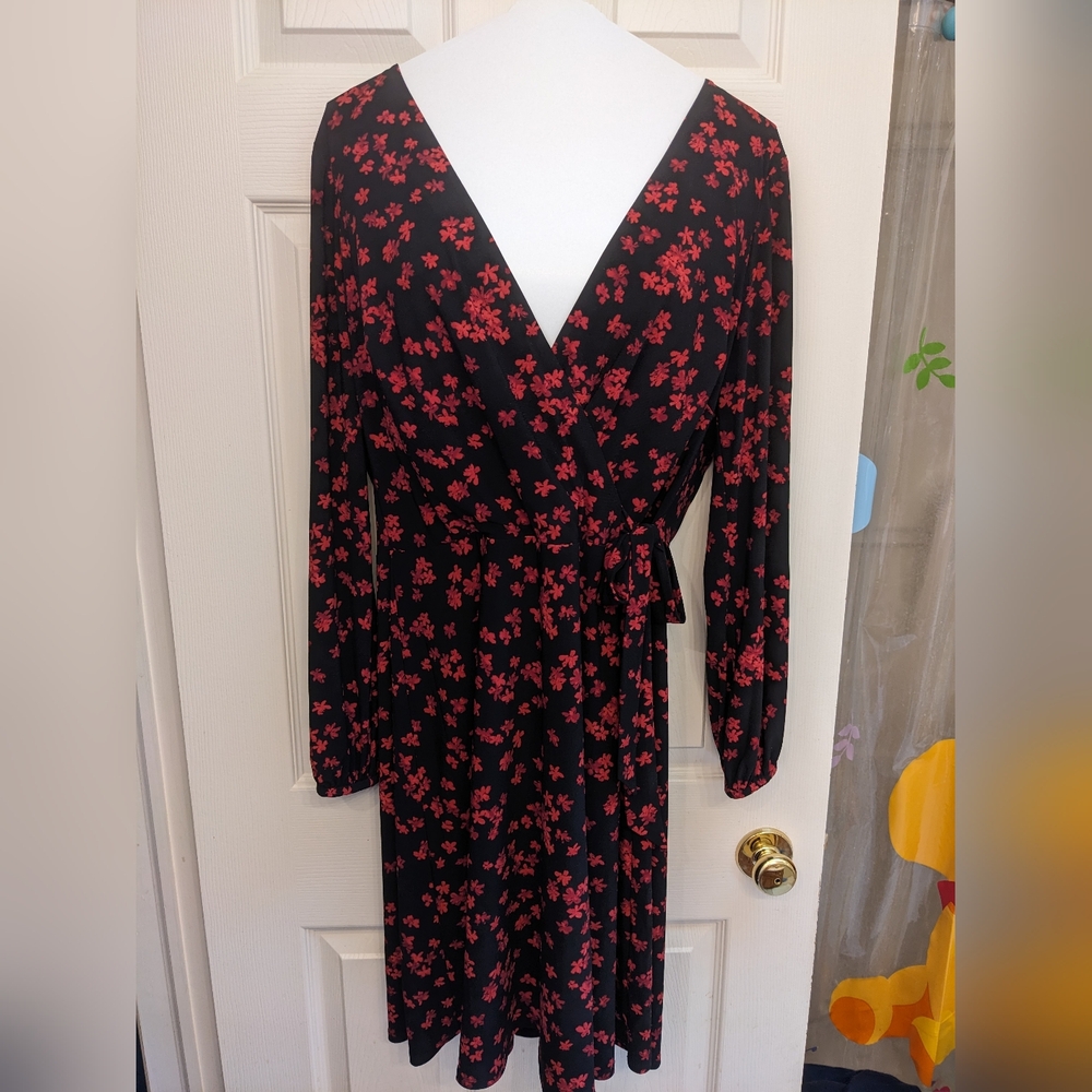 Longsleeved V-neck dress